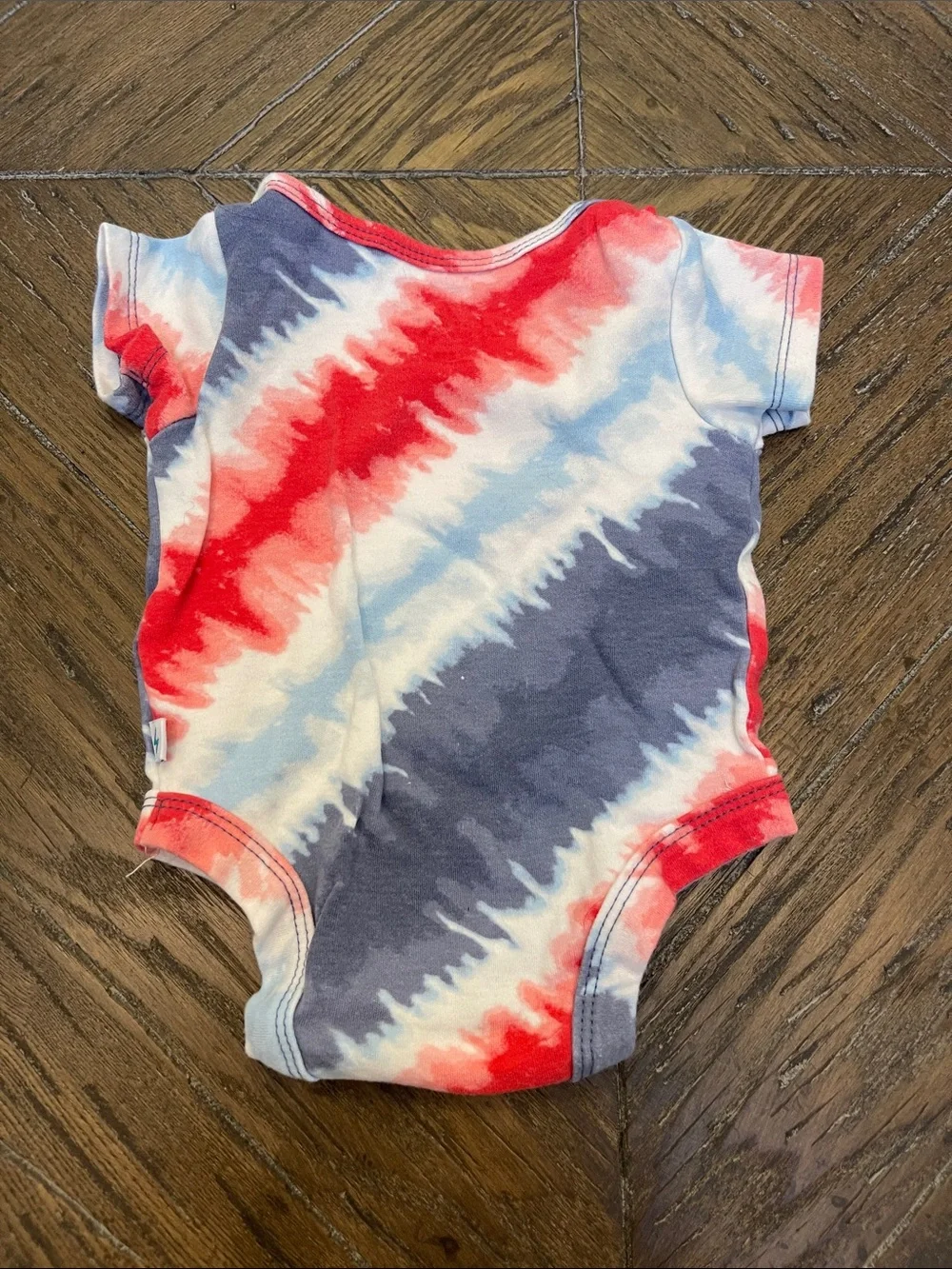 Tie-Dye Short Sleeve Baby Bodysuit in Red, White & Blue 3M